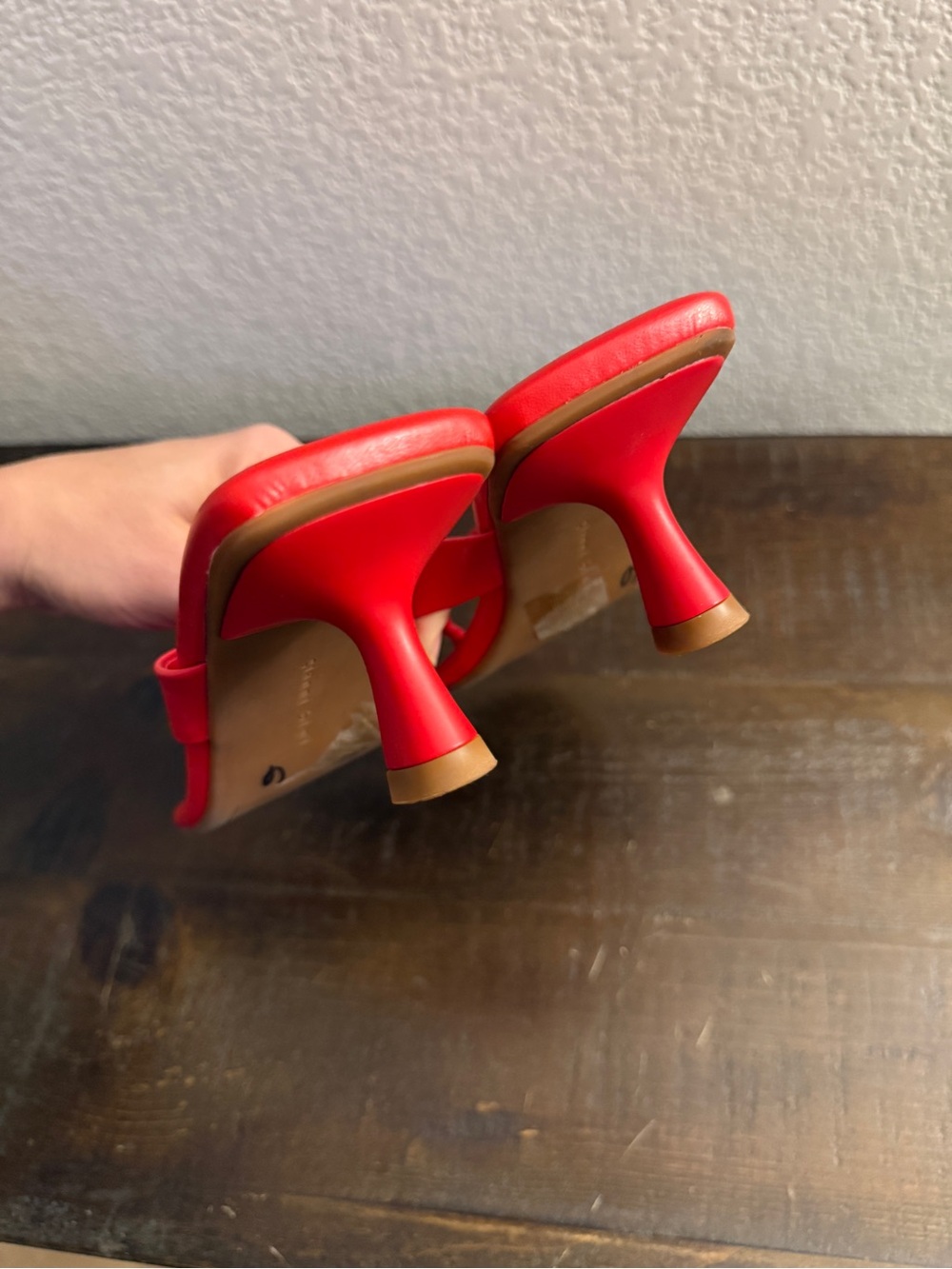 Red Square Toe Kitten Heel Thong Sandal heels - 7.5 - Picture 4 of 5